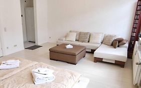 Luna City-Apartment 80Qm 2 Zimmer 2 Baeder 20Km Messe Airport